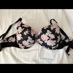 VS Pink Wear Everywhere Bra